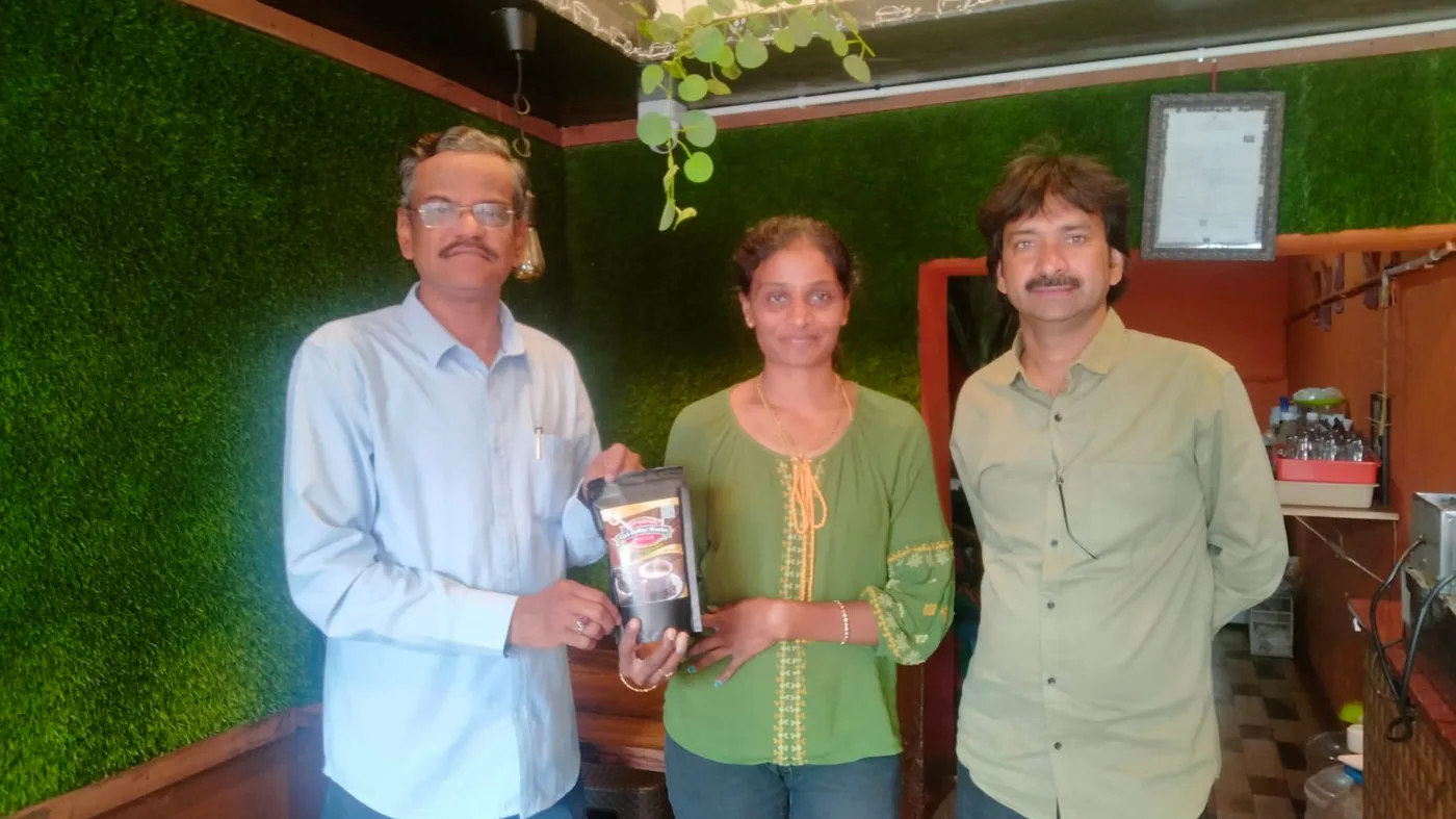A customer with a pack of Giri Coffee Works filter coffee powder