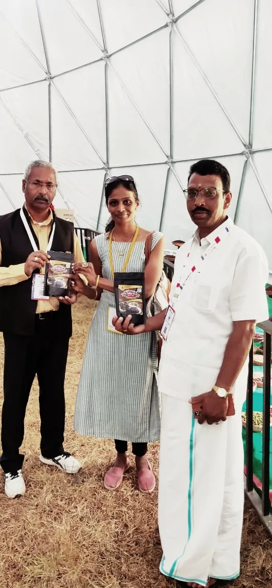 Sharing Giri Coffee Works filter coffee packs at a coffee expo stall