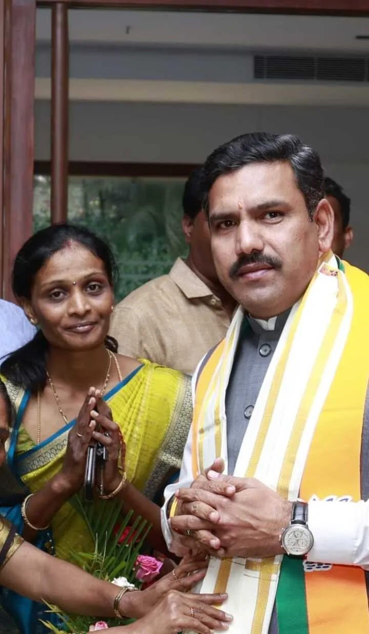 The Giri Coffee Works family with B.Y. Vijayendra of the BJP